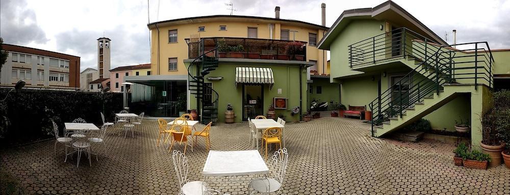 Hotel Bernardino Lucca Kültér fotó